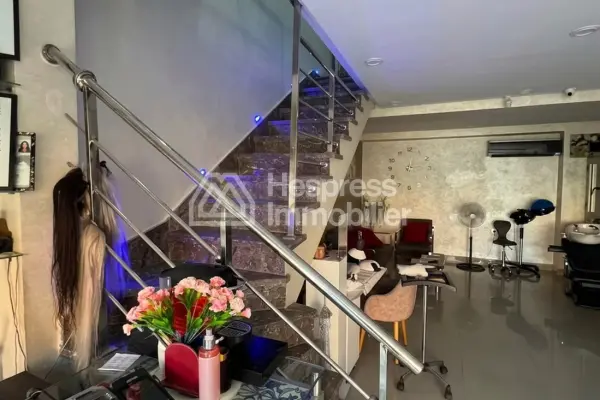 Centre d'esthétique à vendre 74 m² Rte de Safi
