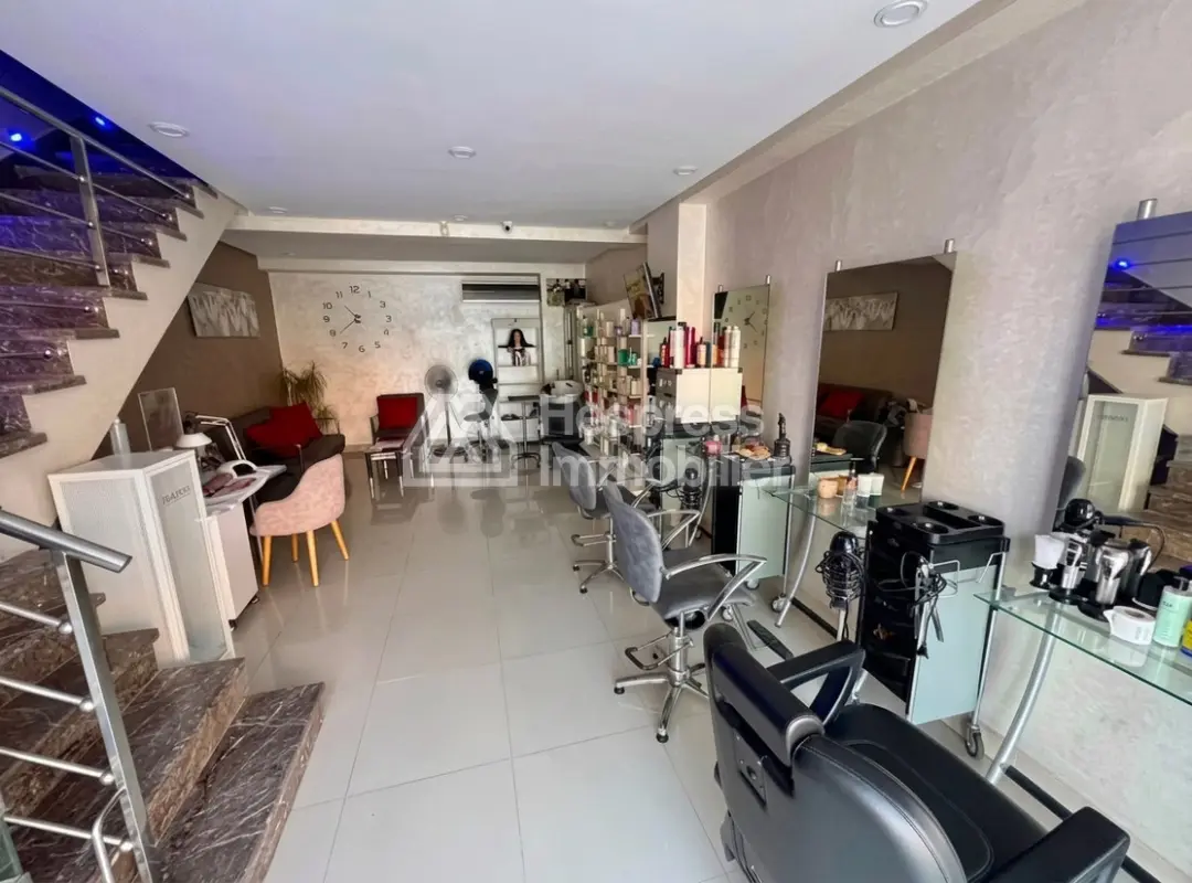 Centre Esthétique SAROUT à vendre 74m² Rt de Safi