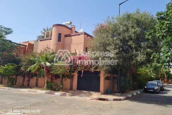 Villa for sale on the road to Casa 