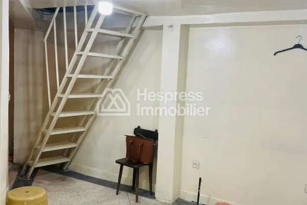 محل تجاري بمساحة 18 متر مربع للبيع في ساروت في جليز مراكش