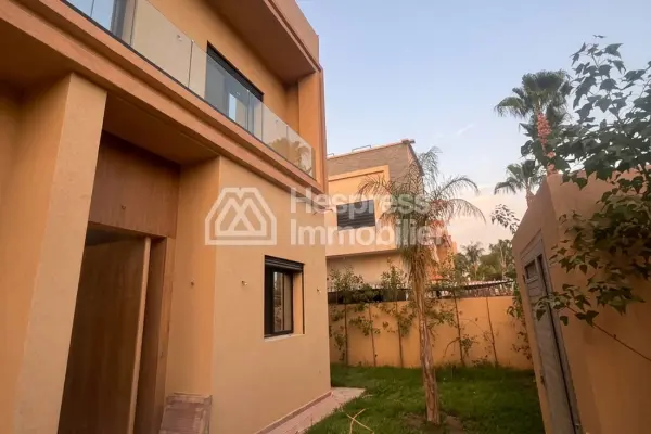 فيلا مساحتها 312 مترًا مربعًا للبيع، أبوابها من مراكش لوحة kech