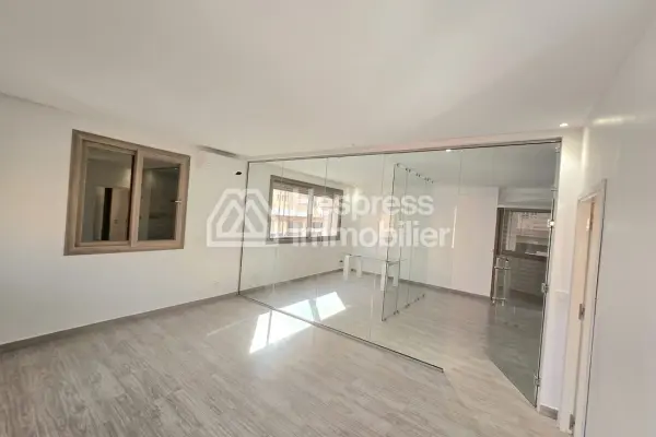 Bureau Professionnel de 80 m² à Louer Quartier T