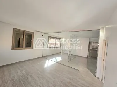 Bureau Professionnel de 80 m² à Louer Quartier T
