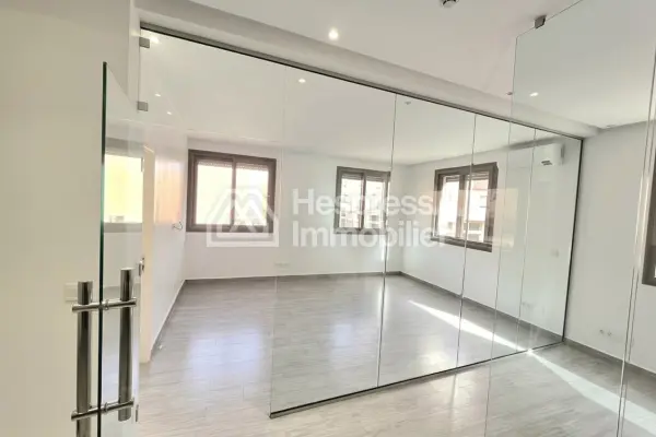 Bureau Professionnel de 80 m² à Louer Quartier T