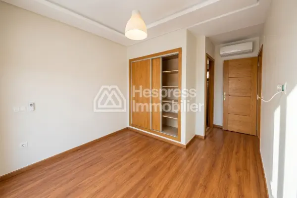 Appartement haut standing de 80 m² avec grande terrasse à louer – Ferme Bretonne, Casablanca