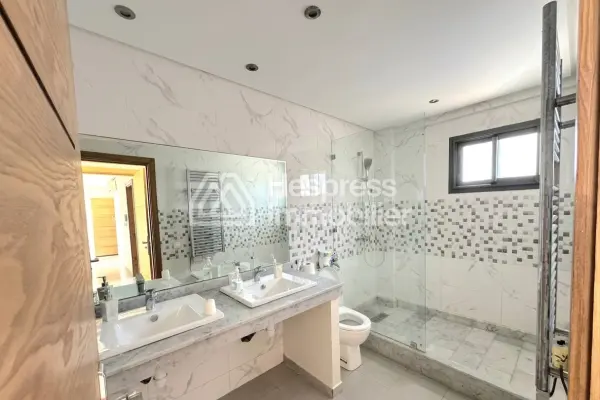 Appartement haut standing de 80 m² avec grande terrasse à louer – Ferme Bretonne, Casablanca