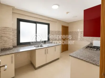 Appartement haut standing de 80 m² avec grande terrasse à louer – Ferme Bretonne, Casablanca