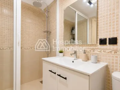 À louer longue durée – spacieux appartement meublé Victor Hugo Marrakech