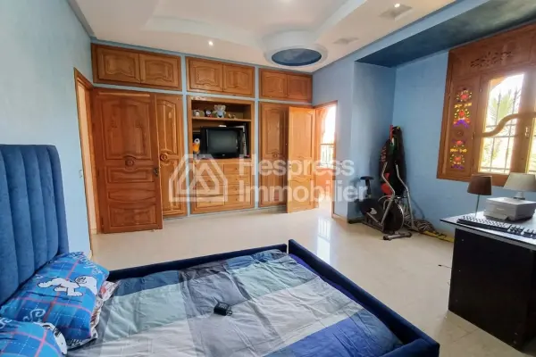 Villa Exceptionnelle à Vendre Marrakech – 380m², 6 Chambres, Puits et Finitions Haut de Gamme