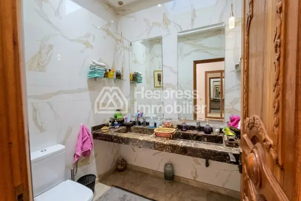 Villa Exceptionnelle à Vendre Marrakech – 380m², 6 Chambres, Puits et Finitions Haut de Gamme