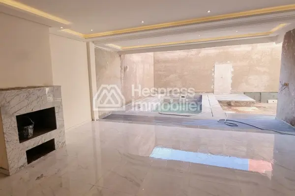 Acheter une villa moderne à Marrakech Agdal en finition cours de finition Sur l'avenue Mohamed 6 km 6