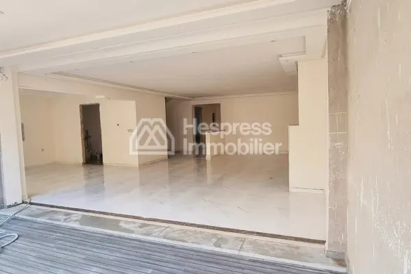 Acheter une villa moderne à Marrakech Agdal en finition cours de finition Sur l'avenue Mohamed 6 km 6