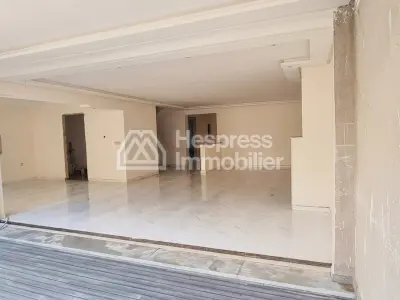 Acheter une villa moderne à Marrakech Agdal en finition cours de finition Sur l'avenue Mohamed 6 km 6
