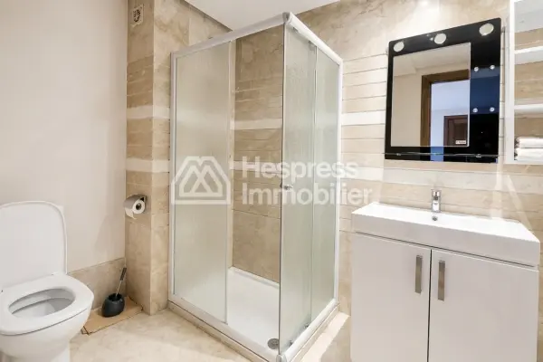 Long-term rental: Modern, well-furnished studio apartment in a residence with a swimming pool