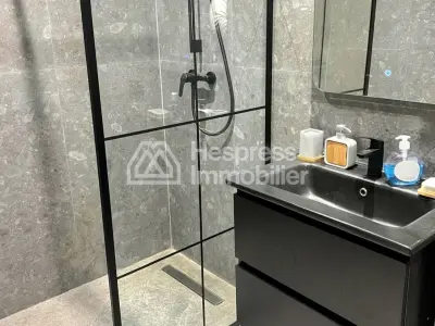 Studio neuf premium de 73 m² avec grande terrasse à louer – Quartier des Hôpitaux