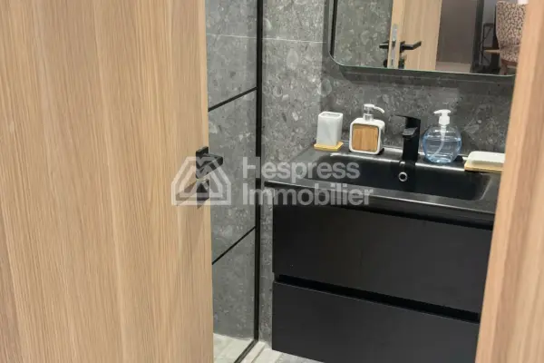 Studio neuf premium de 73 m² avec grande terrasse à louer – Quartier des Hôpitaux