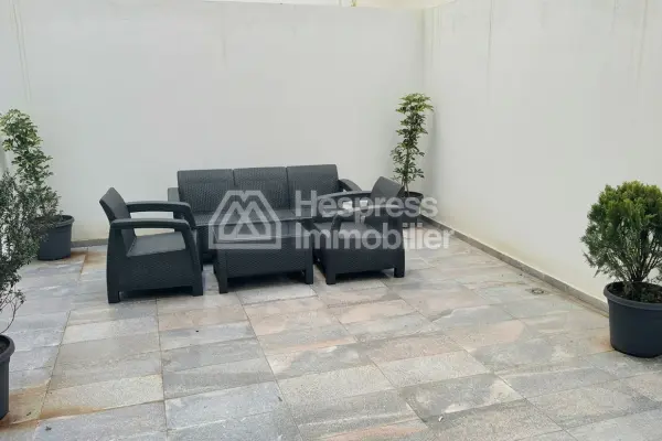 Studio neuf premium de 73 m² avec grande terrasse à louer – Quartier des Hôpitaux