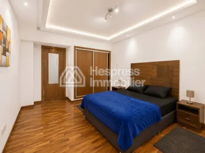 Studio meublé de 50 m² à louer en longue durée R
