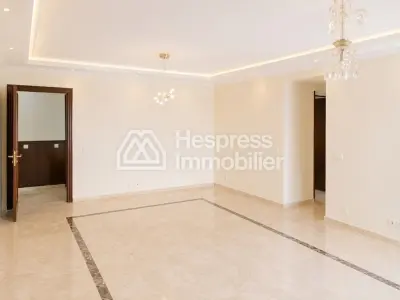 Appartement 2 chambres de 97 m² avec grande terrasse à louer – Val Fleuri, Casablanca