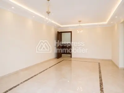 Appartement 2 chambres de 97 m² avec grande terrasse à louer – Val Fleuri, Casablanca