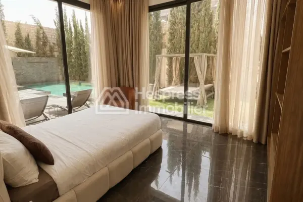 Maison de luxe à vendre sur Ourika Road. 7 chambres confortables et piscine chauffée.