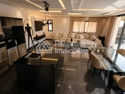 Maison de luxe à vendre sur Ourika Road. 7 chambres confortables et piscine chauffée.