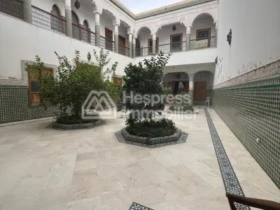 Grand Riad a vendre titré