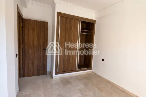 Charmant appartement vide à Semlalia
