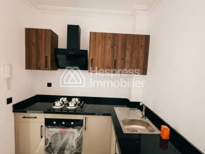 Charmant appartement vide à Semlalia