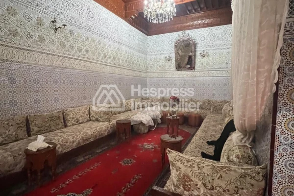 Grand Riad a vendre titré