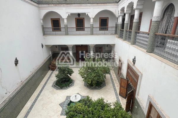 Grand Riad a vendre titré
