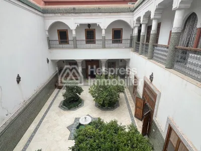 Grand Riad a vendre titré