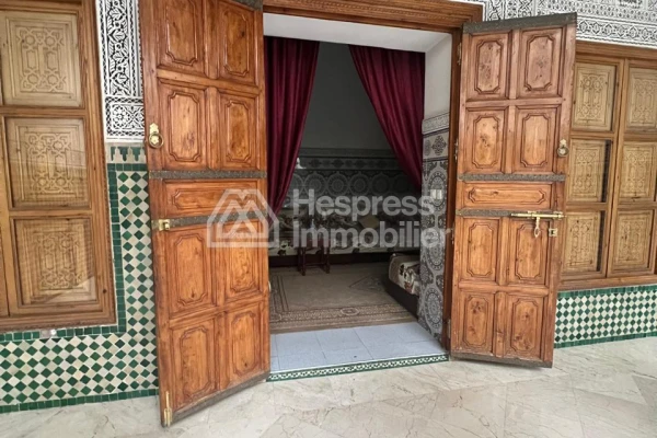 Grand Riad a vendre titré