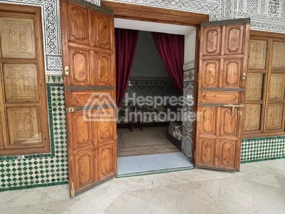 Grand Riad a vendre titré