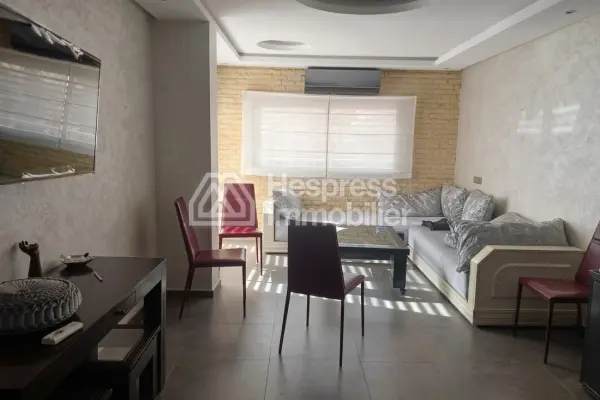 شقة مفروشة بثلاث غرف نوم وشرفة واسعة في حي جليز