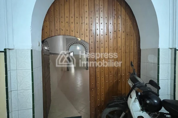 Grand Riad a vendre titré