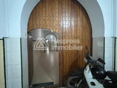 Grand Riad a vendre titré