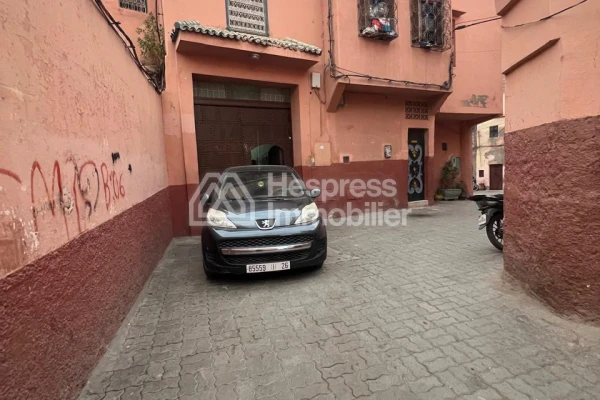 Grand Riad a vendre titré