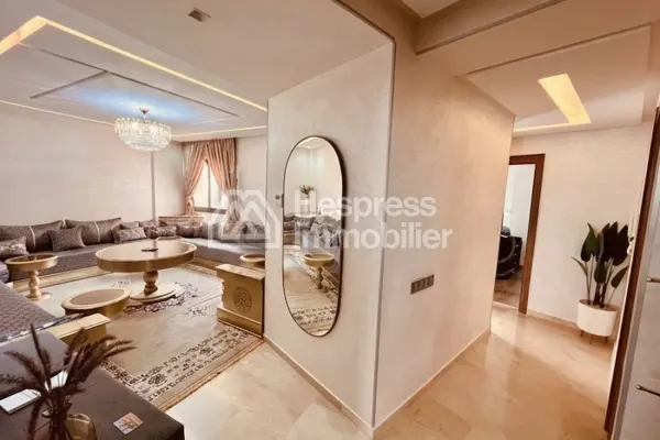 Three-bedroom apartment in a residence with a pool