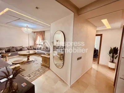 شقة بثلاث غرف نوم في مجمع سكني مزود بمسبح