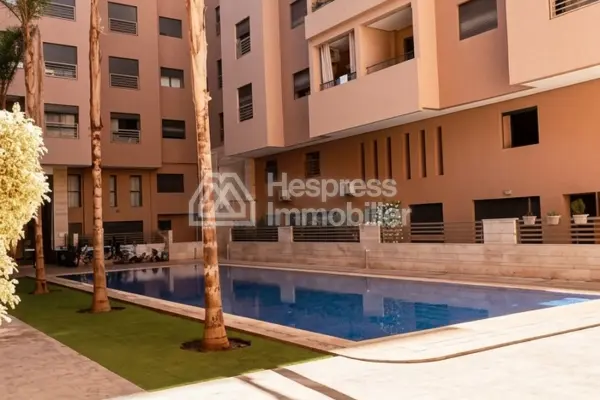 Three-bedroom apartment in a residence with a pool