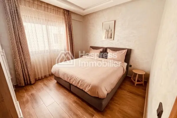Three-bedroom apartment in a residence with a pool