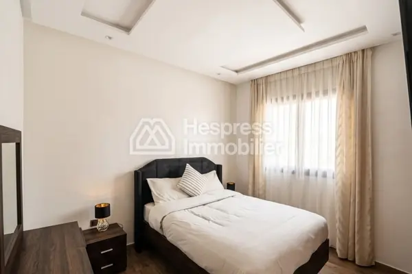 Three-bedroom apartment in a residence with a pool