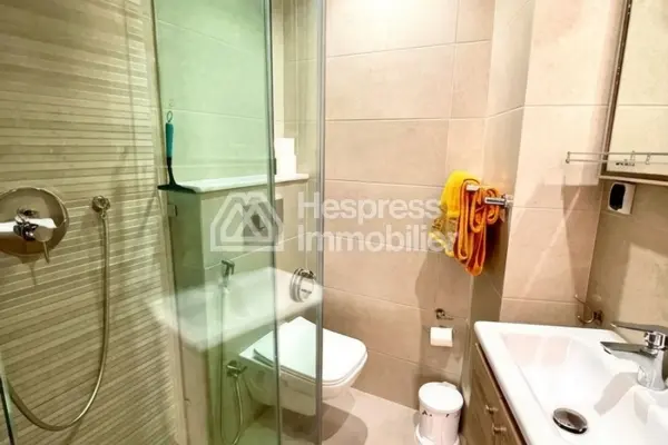 Three-bedroom apartment in a residence with a pool