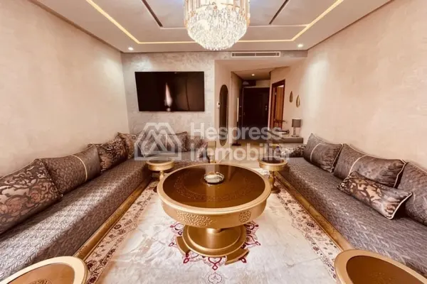 Three-bedroom apartment in a residence with a pool
