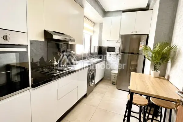 Three-bedroom apartment in a residence with a pool