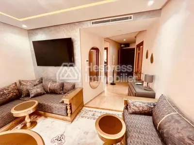 شقة بثلاث غرف نوم في مجمع سكني مزود بمسبح