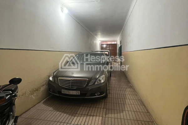 Grand Riad a vendre titré