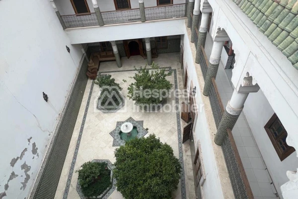 Grand Riad a vendre titré
