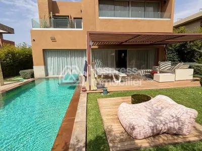 Villa de standing à vendre Route de l'Ourika. 5 belles pièces. Espace vert, balcon.